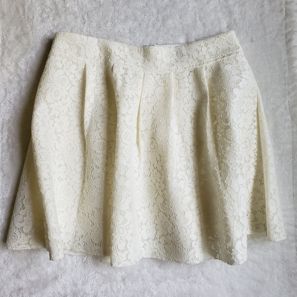 Express Lace Full Skirt in Ivory NWOT - Picture 2 of 7